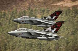 开云体育APP下载-当三分雨冲刷金州战歌—灰熊单节狂潮中库里独自亮起的星火