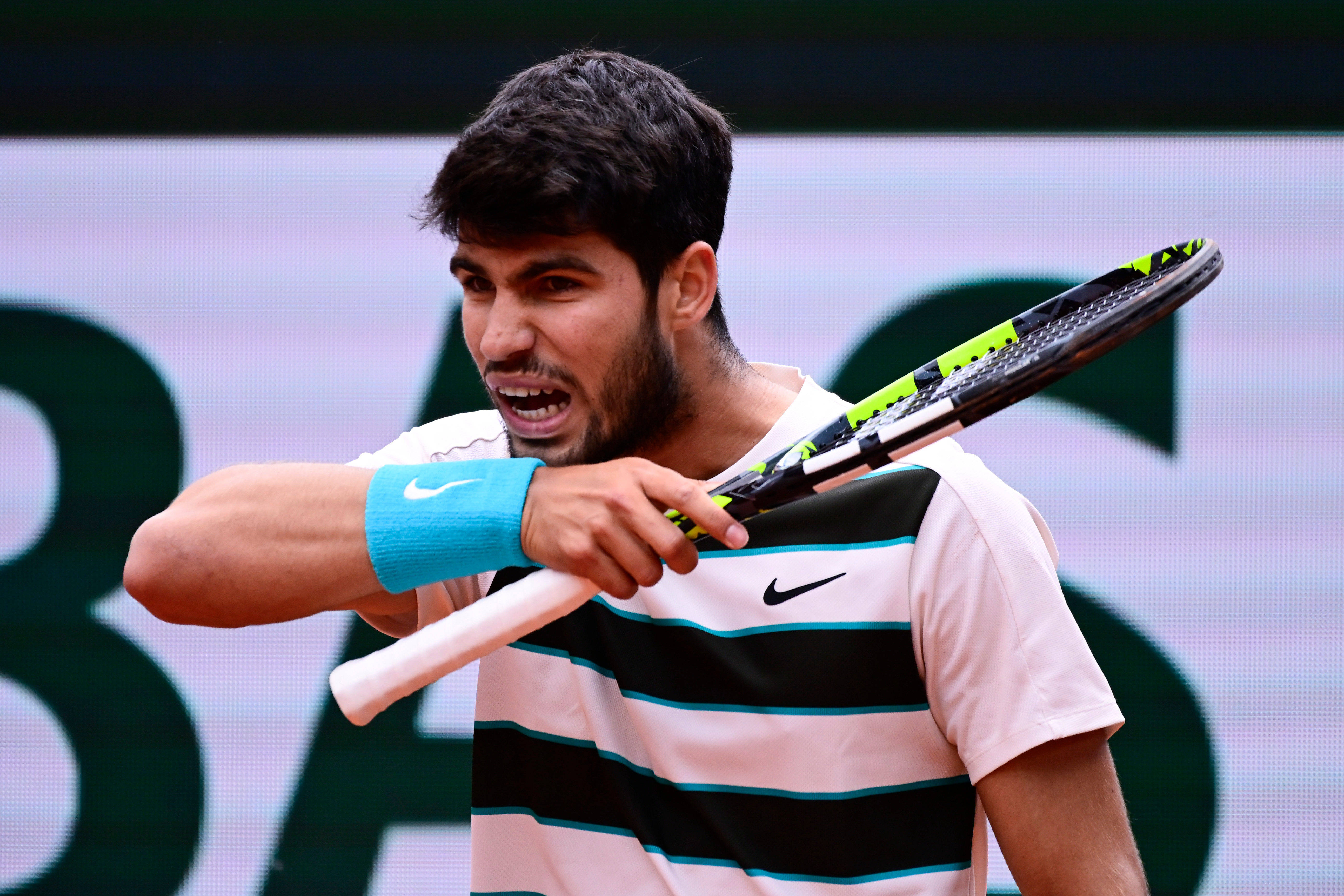 法国网球队鏖战西班牙网球队，阿尔卡拉斯绝境逆转