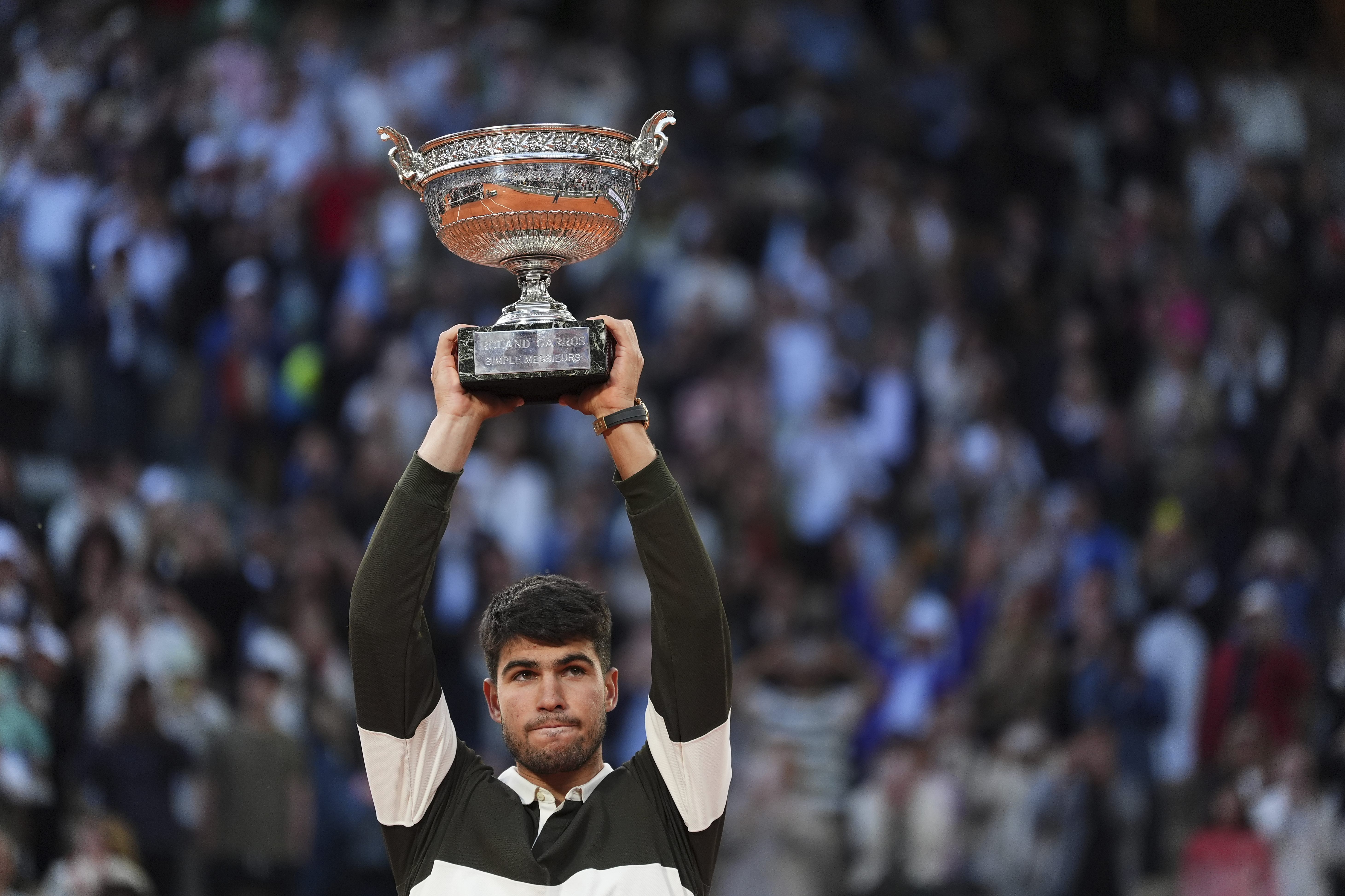 法国网球队鏖战西班牙网球队，阿尔卡拉斯绝境逆转