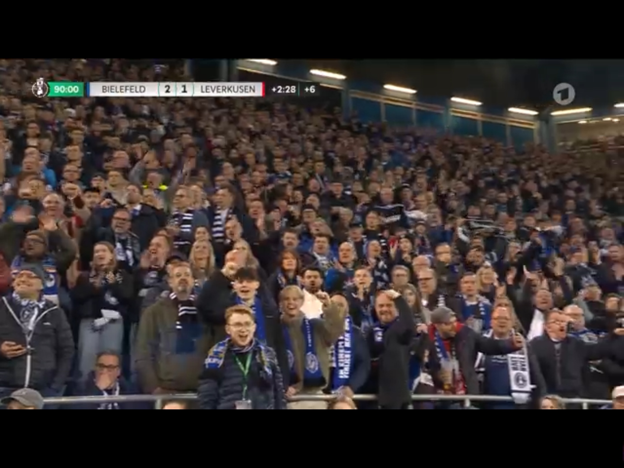 关于美国网球队鏖战德国网球队,费德勒绝境逆转的信息 关于美国网球队鏖战德国网球队,费德勒绝境逆转的信息