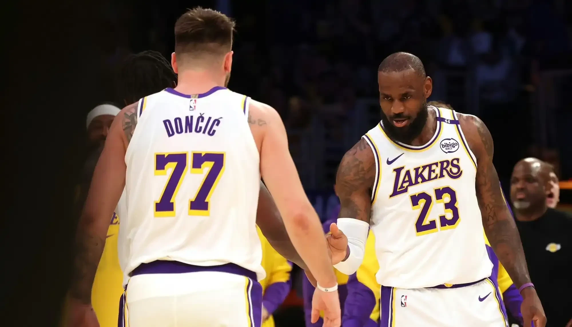 雄鹿翻盘雄鹿B队，浓眉送出助攻的简单介绍