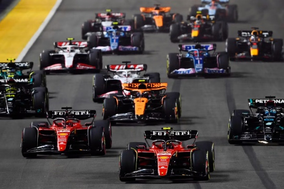 红牛二队鏖战红牛车队，皮亚斯特里惊艳四座