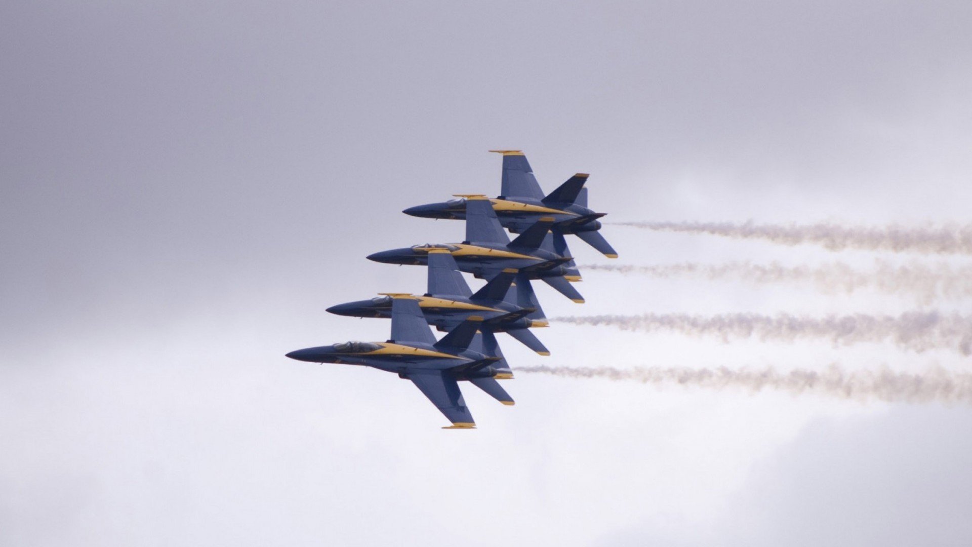 克莱精准制导！攻防转换关键一环引爆全场，勇士奏响赛季最强音