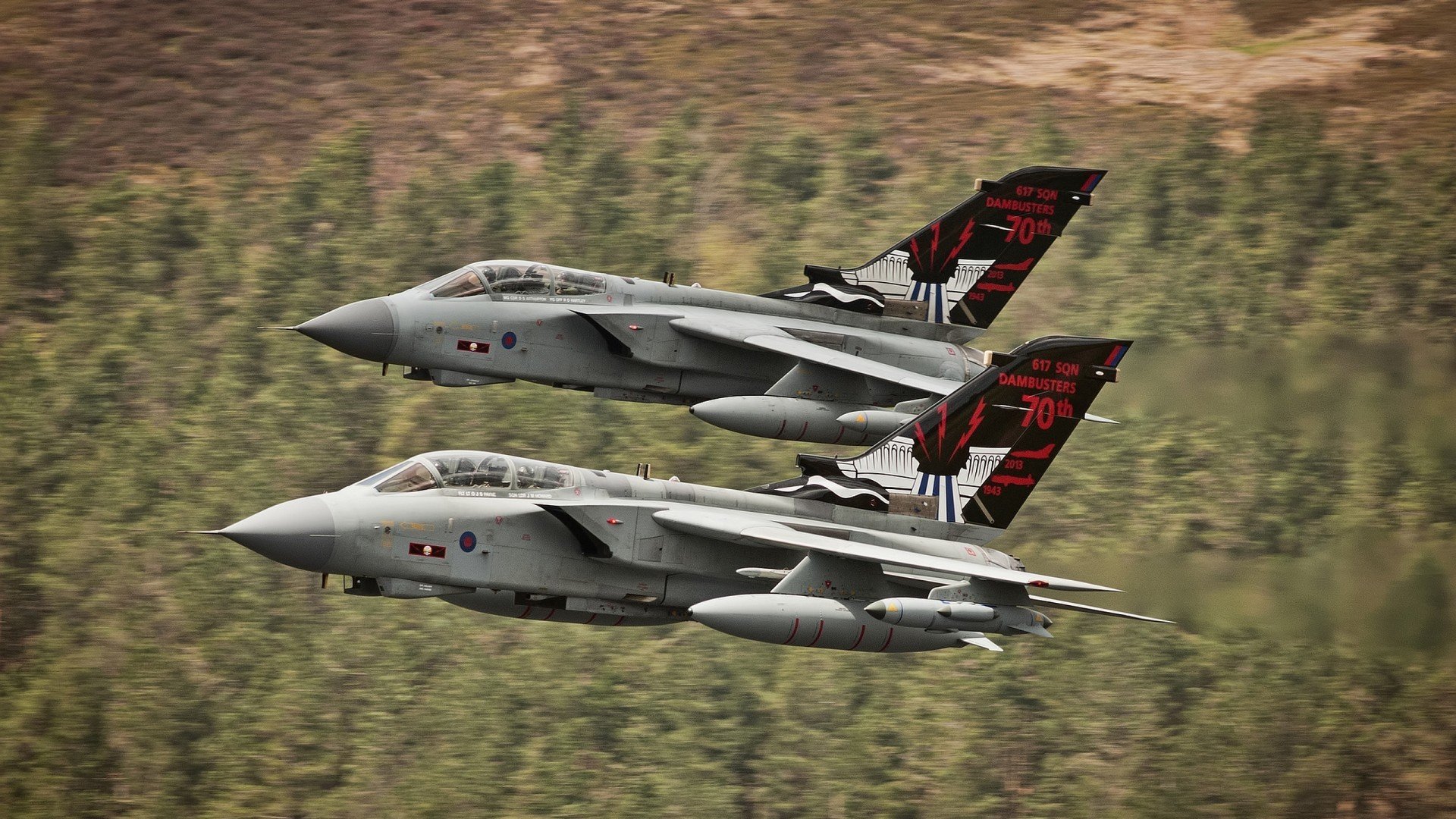 当三分雨冲刷金州战歌—灰熊单节狂潮中库里独自亮起的星火